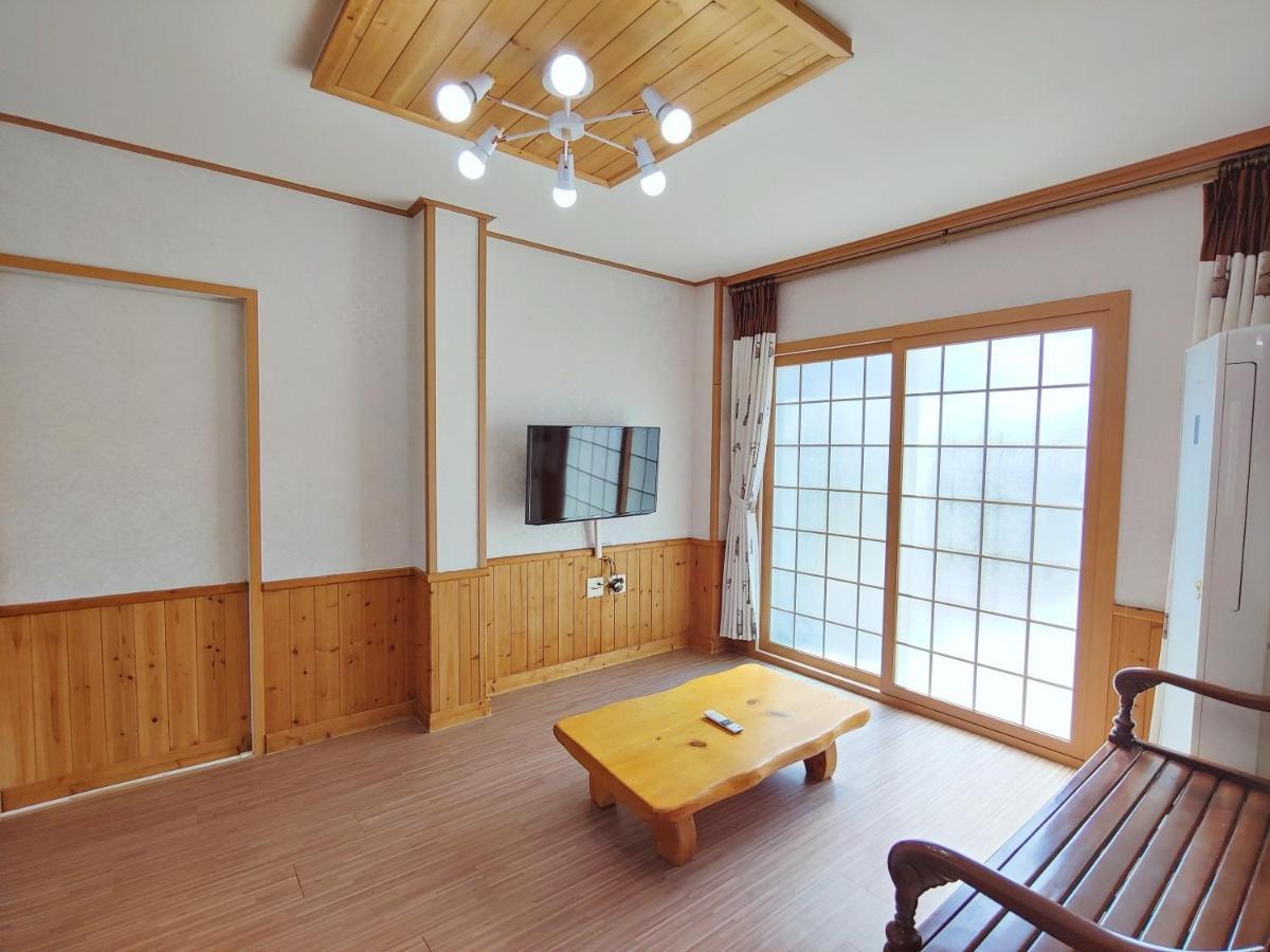 Gyulhouse Pension Seogwipo Esterno foto