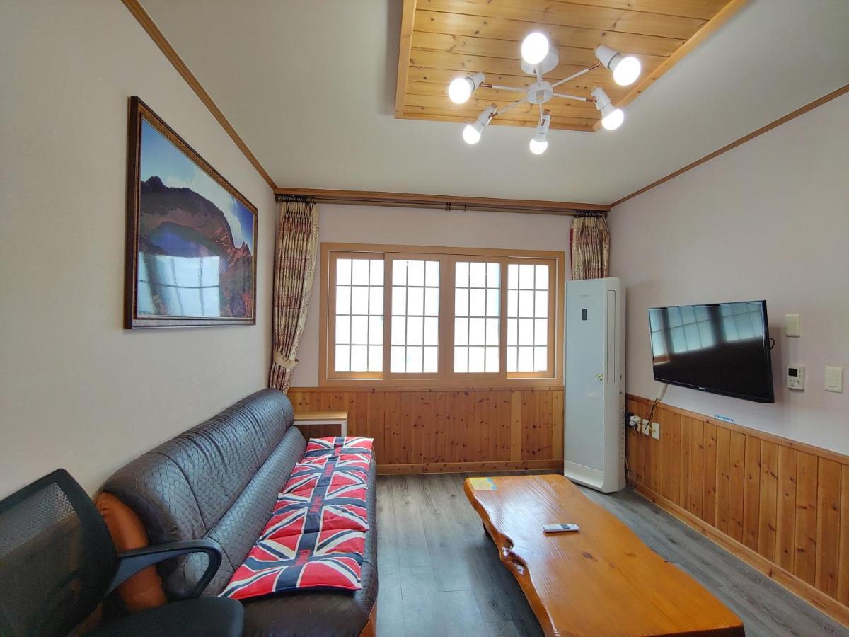 Gyulhouse Pension Seogwipo Esterno foto