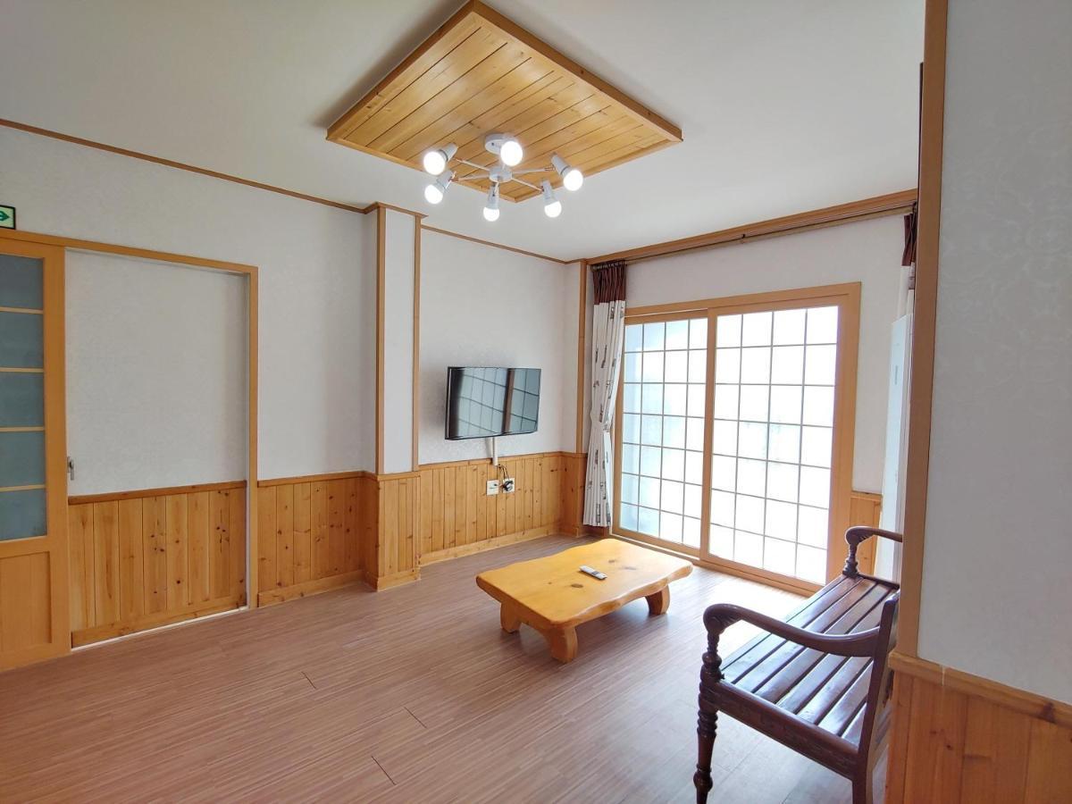Gyulhouse Pension Seogwipo Esterno foto