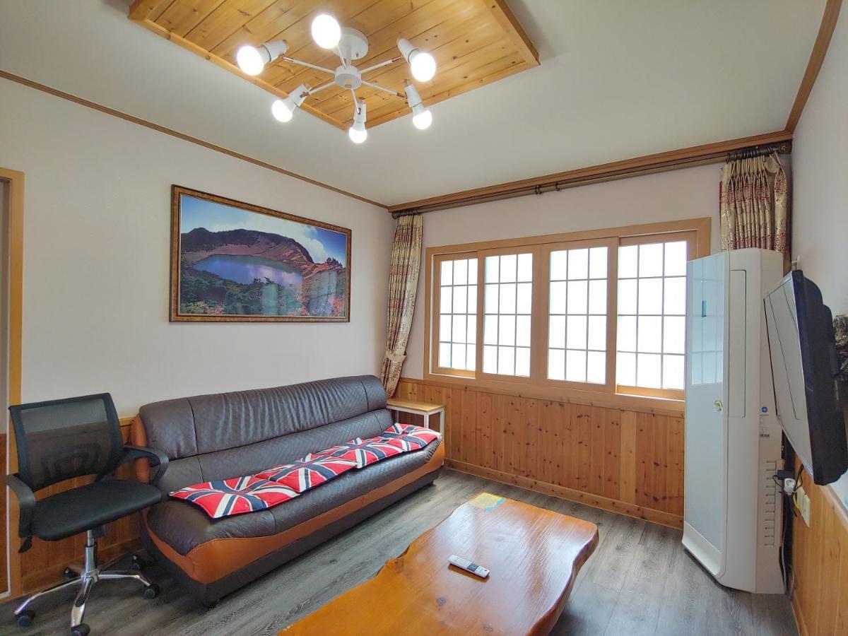 Gyulhouse Pension Seogwipo Esterno foto